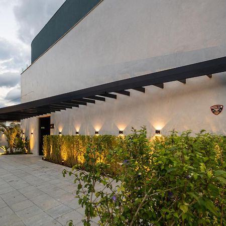 Duke Beach Hotel 마레지아스 외부 사진
