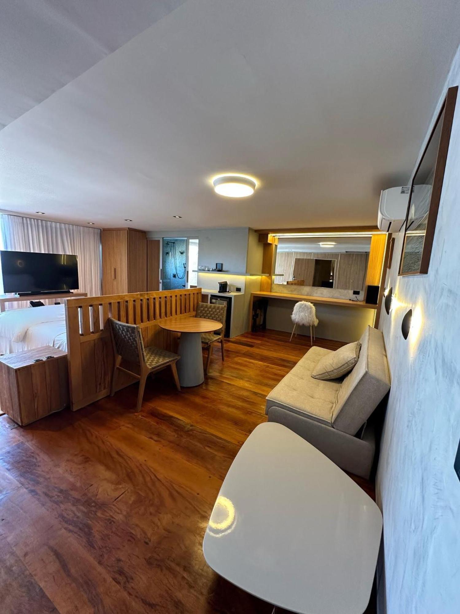Duke Beach Hotel 마레지아스 외부 사진