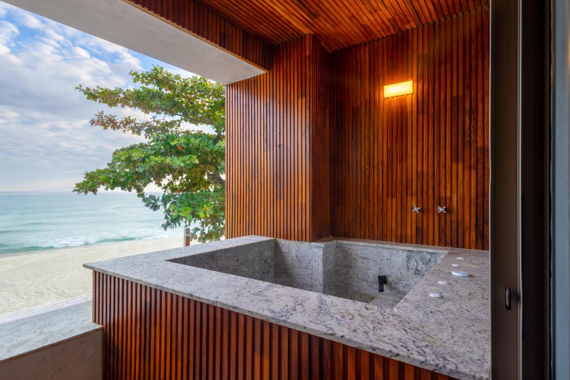 Duke Beach Hotel 마레지아스 외부 사진