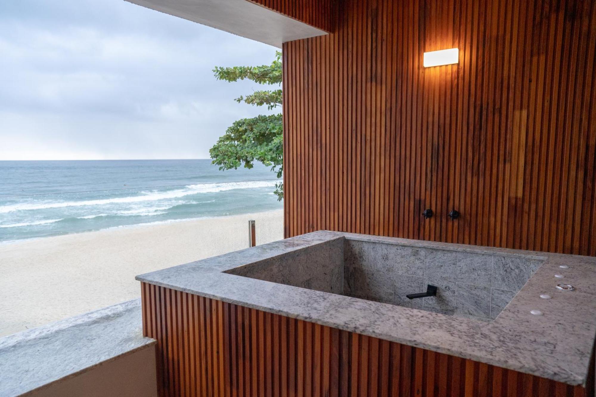 Duke Beach Hotel 마레지아스 외부 사진