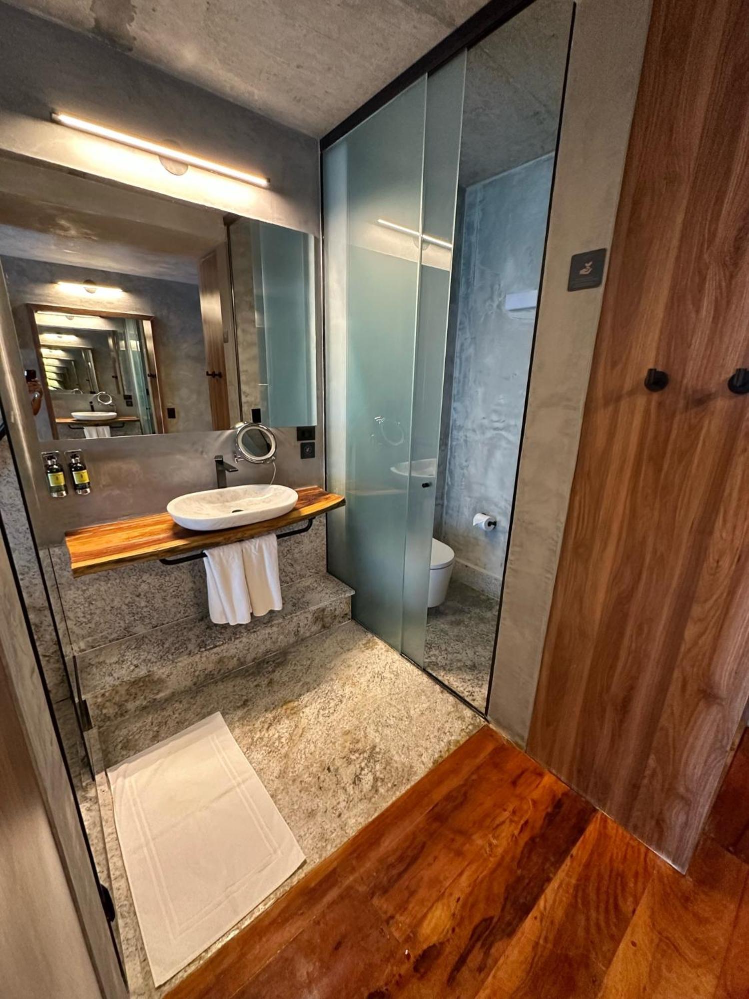 Duke Beach Hotel 마레지아스 외부 사진