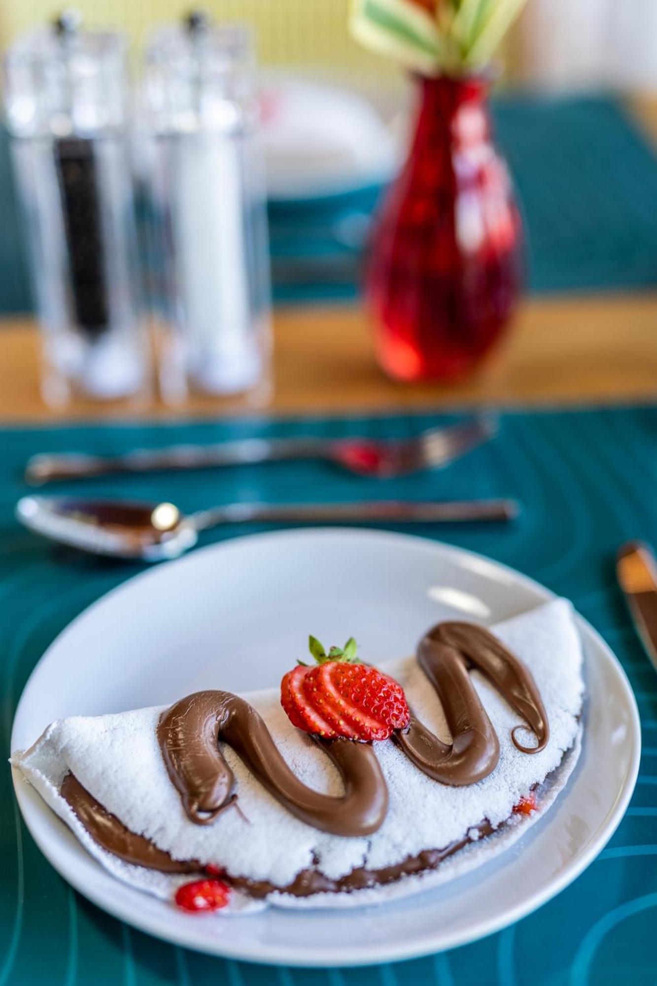 Duke Beach Hotel 마레지아스 외부 사진