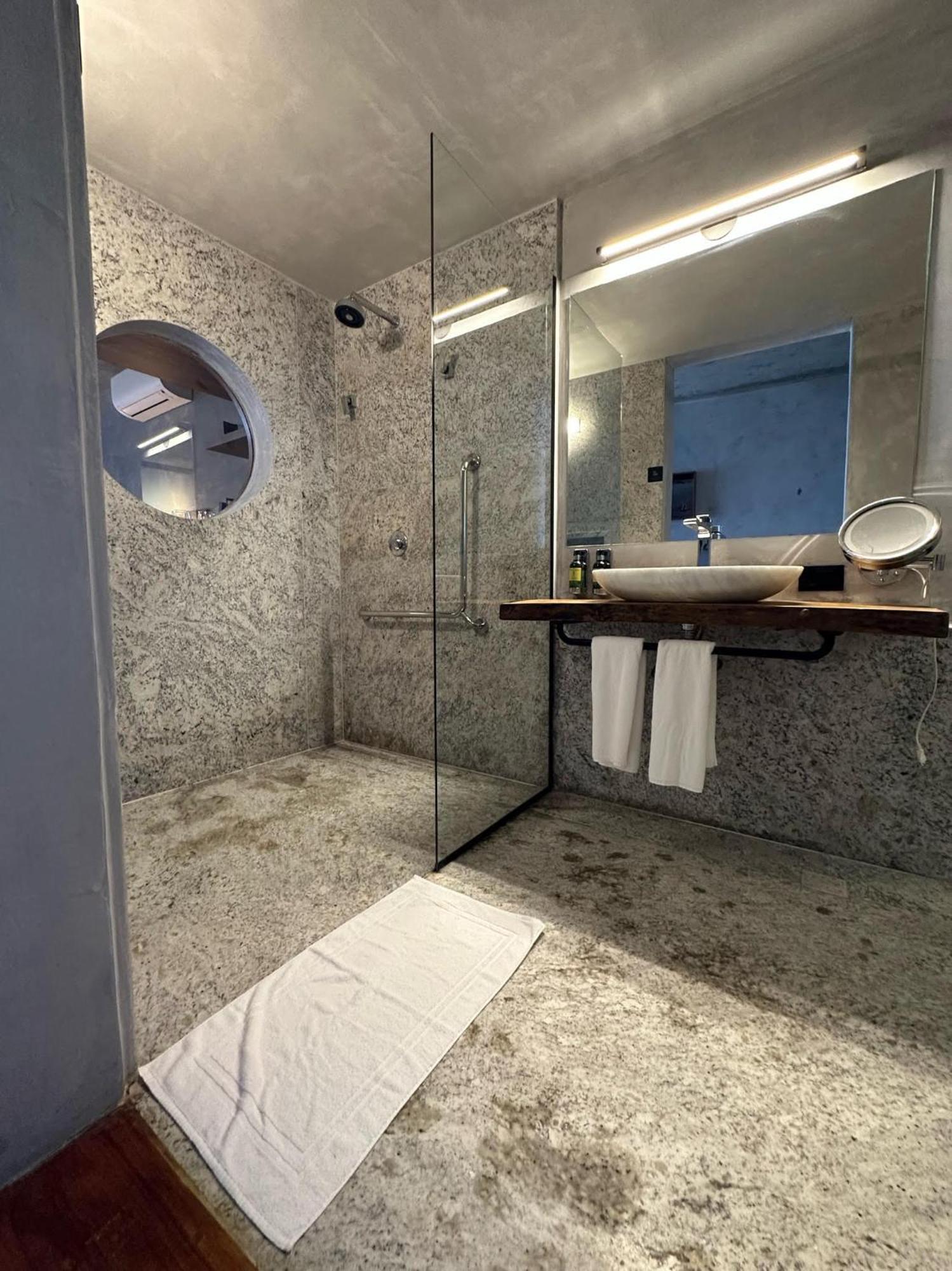 Duke Beach Hotel 마레지아스 외부 사진